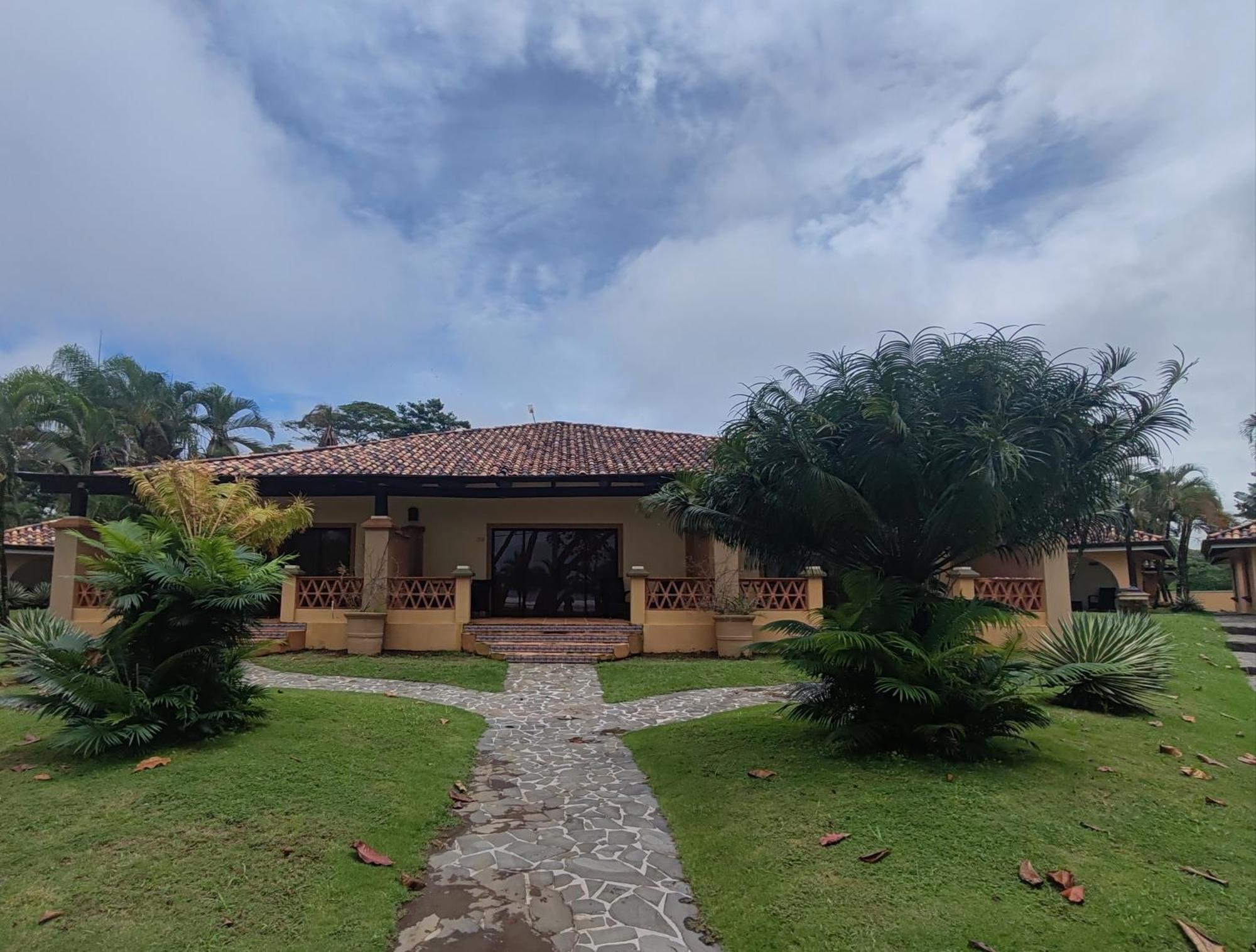 Marenaz Oceanfront Resort Esterillos Este Exterior photo